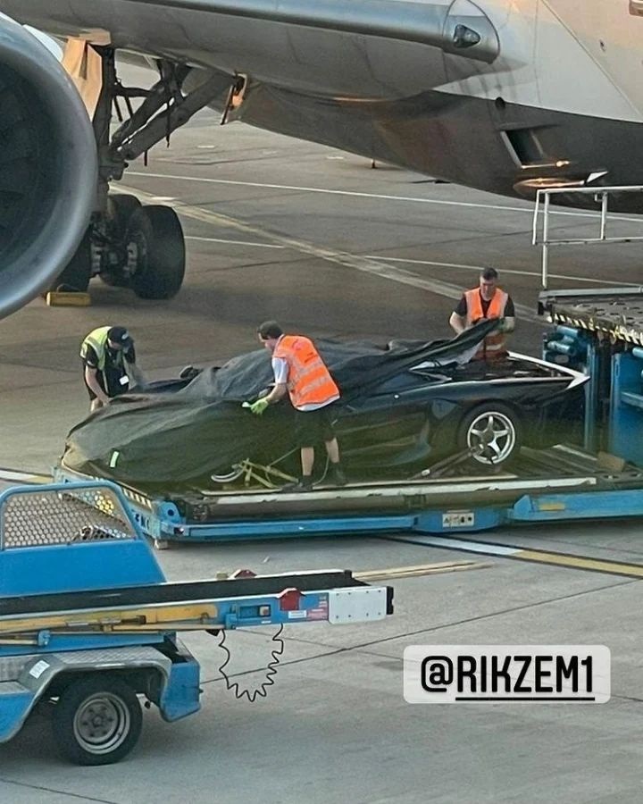 Đ&acirc;y l&agrave; 1 trong số những chiếc McLaren F1 của Ho&agrave;ng gia Brunei