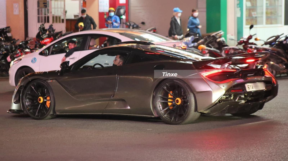 Tống Đ&ocirc;ng Khu&ecirc; c&ugrave;ng si&ecirc;u xe McLaren 720S N-Largo độc nhất Việt Nam xuất hiện tại Đ&agrave; Lạt