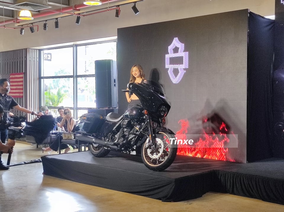 Harley-Davidson ra mắt cặp đ&ocirc;i Road Glide ST v&agrave; Street Glide ST 2022 với biker Việt, gi&aacute; từ 1,2 tỷ đồng