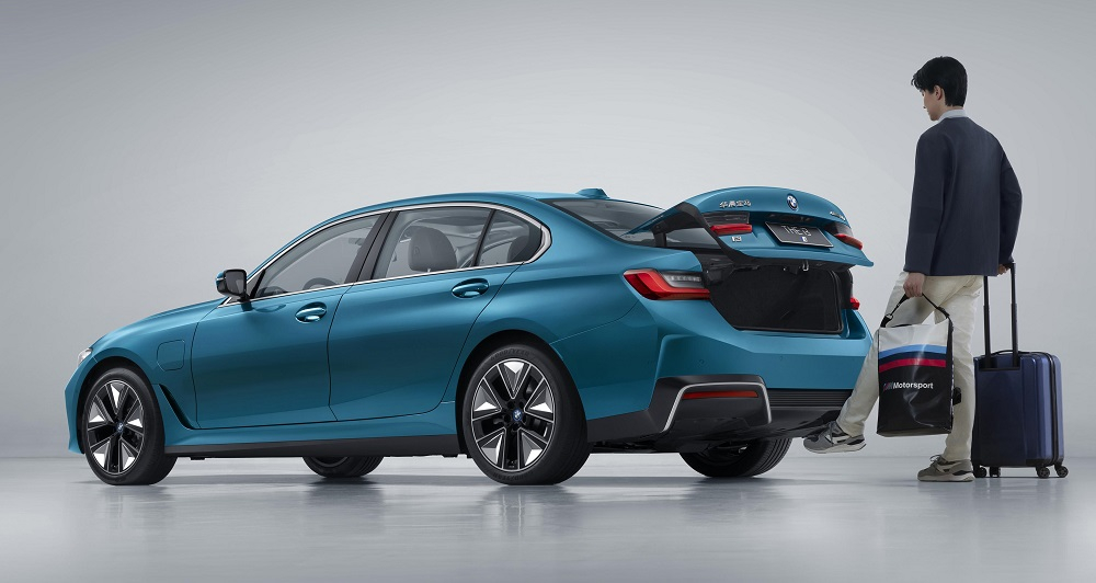 BMW i3 2022 có cảm biến đá cốp BMW i3 2022 có cảm biến đá cốp