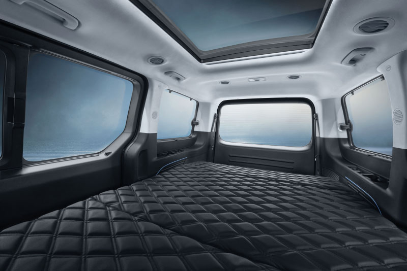 Ghế sau của Hyundai Staria Premium 2022 c&oacute; thể gập phẳng xuống