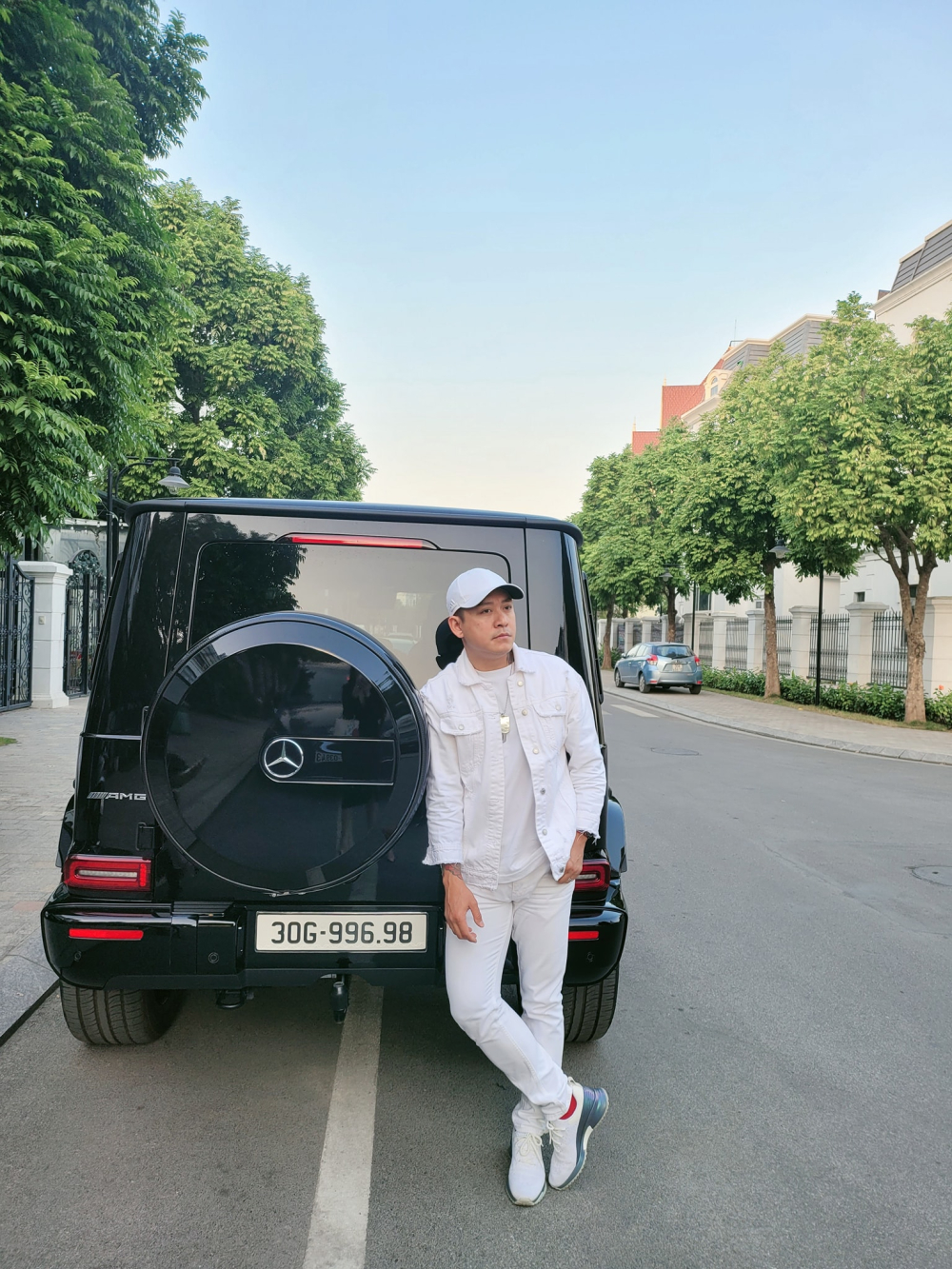 Tuấn Hưng là ca sĩ đầu tiên sở hữu xe Mercedes-AMG G63