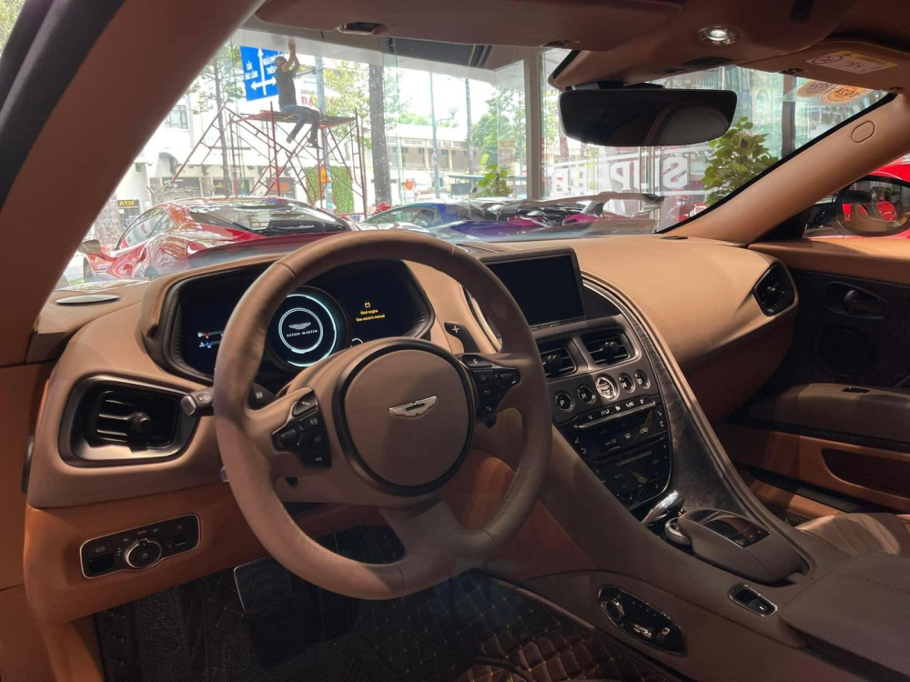 Nội thất xe Aston Martin DB11 V8 