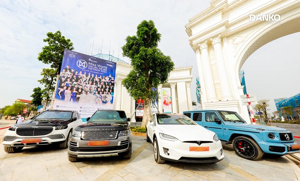 Dàn xe SUV này có tổng giá trị phải trên 60 tỷ đồng nếu tất cả đều được cho ra biển số trắng