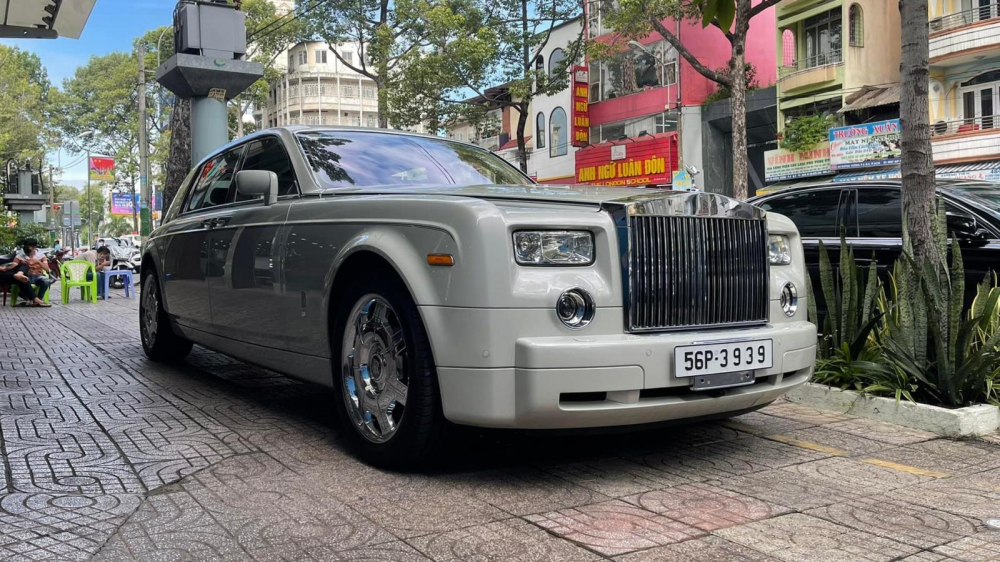 Ngo&agrave;i ra xe c&ograve;n sở hữu biển cặp 39 mang h&agrave;m &yacute; thần t&agrave;i nhỏ