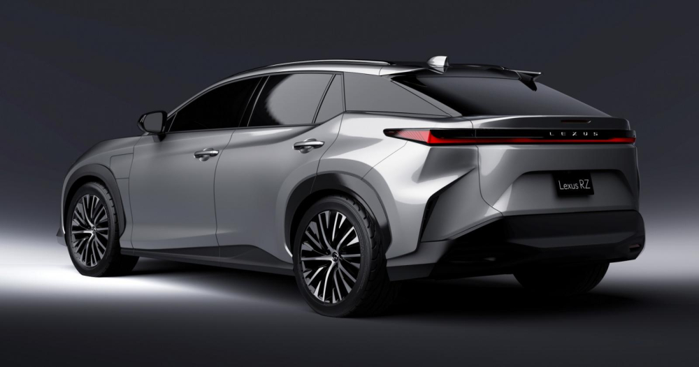 Lexus RZ 2022 nhìn từ phía sau