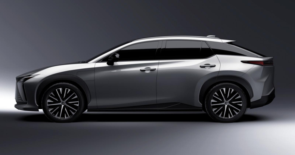 Lexus RZ 2022 dùng chung cơ sở gầm bệ với cặp đôi ô tô điện Toyota bZ4X và Subaru Solterra