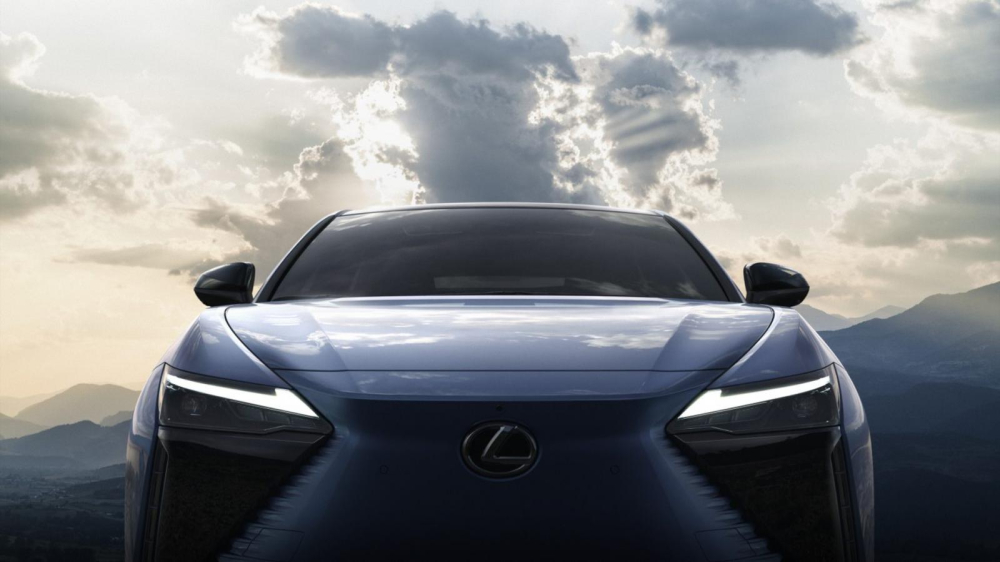 Dải đèn LED định vị ban ngày hình chữ L của Lexus RZ 2022