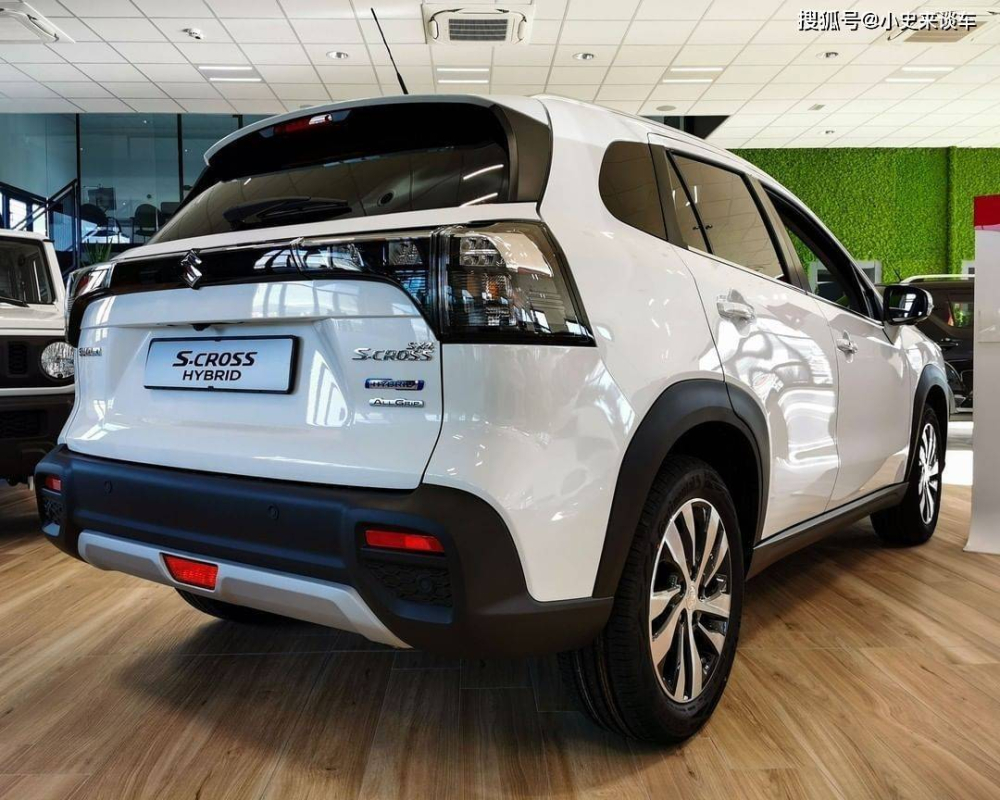 Suzuki SX4 S-Cross 2022 có cụm đèn hậu khá lớn phía sau