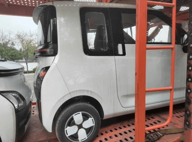 Wuling AirEV có phạm vi di chuyển 305 km sau khi sạc pin
