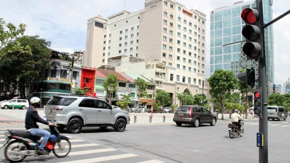 Phạt tiền từ 4.000.000 - 6.000.000 đồng nếu &ocirc; t&ocirc; kh&ocirc;ng tu&acirc;n thủ t&iacute;n hiệu đ&egrave;n