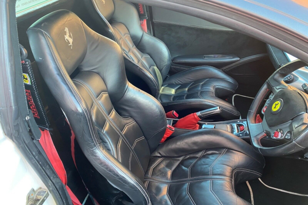 Nội thất của chiếc Ferrari 458 nh&aacute;i