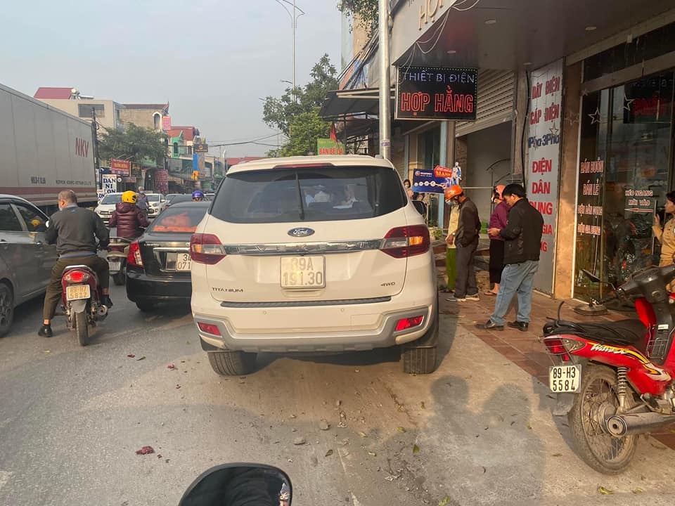 Hiện trường vụ tai nạn liên hoàn tại Hưng Yên vào sáng nay Hiện trường vụ tai nạn liên hoàn tại Hưng Yên vào sáng nay