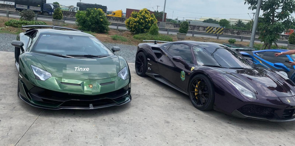 Trong ảnh là Lamborghini Aventador SVJ màu xanh Verde Ermes độc nhất Việt Nam cùng Ferrari 488 GTB và Ferrari 488 Spider Trong ảnh là Lamborghini Aventador SVJ màu xanh Verde Ermes độc nhất Việt Nam cùng Ferrari 488 GTB và Ferrari 488 Spider