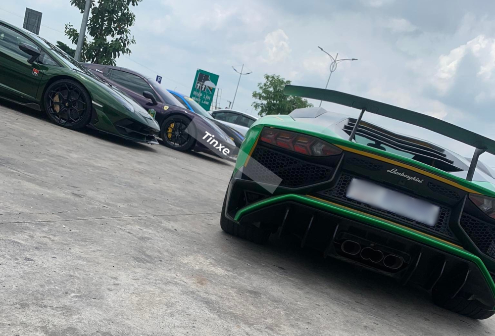 Lamborghini Aventador SV mới được vận chuyển vào Việt Nam cho chủ nhân cũng đã nhanh chóng thay áo mới, độ ống xả để đi phượt Lamborghini Aventador SV mới được vận chuyển vào Việt Nam cho chủ nhân cũng đã nhanh chóng thay áo mới, độ ống xả để đi phượt