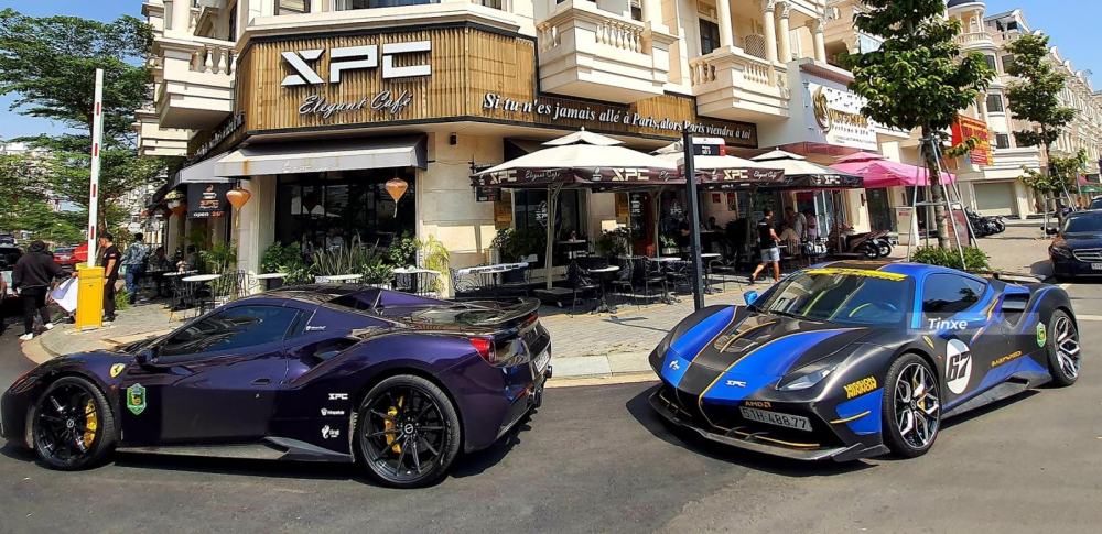 Cặp đôi Ferrari 488 độ khủng của đại gia Việt tụ tập tại Gò Vấp trước khi lên đường về Cần Thơ