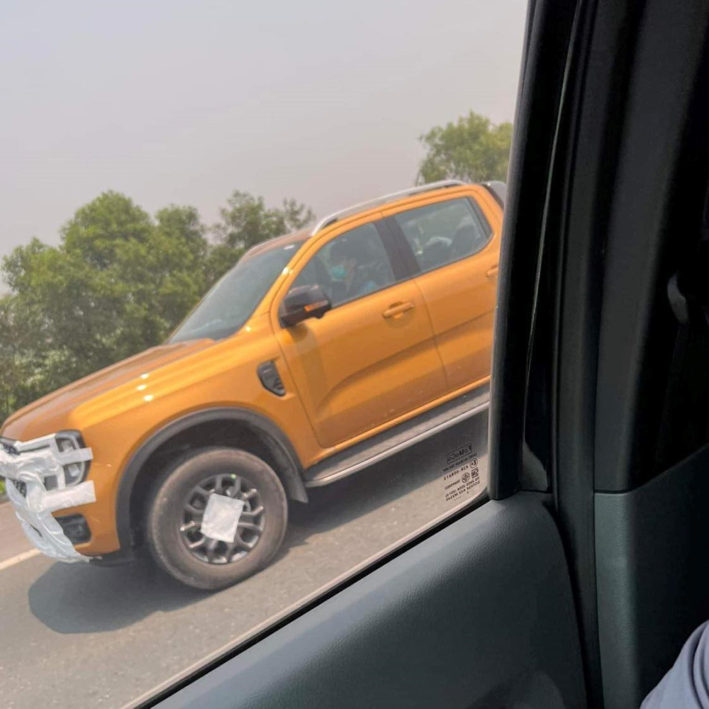 Ford Ranger 2022 bị bắt gặp chạy thử trên đường Việt Nam.