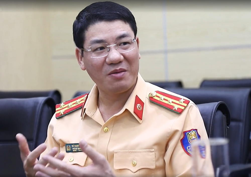 Đại tá Đỗ Thanh Bình cho biết đã có đề xuất cơ chế trả tiền cho người dân để mua lại các hình ảnh, video ghi lại những vi phạm giao thông. Đại tá Đỗ Thanh Bình cho biết đã có đề xuất cơ chế trả tiền cho người dân để mua lại các hình ảnh, video ghi lại những vi phạm giao thông.