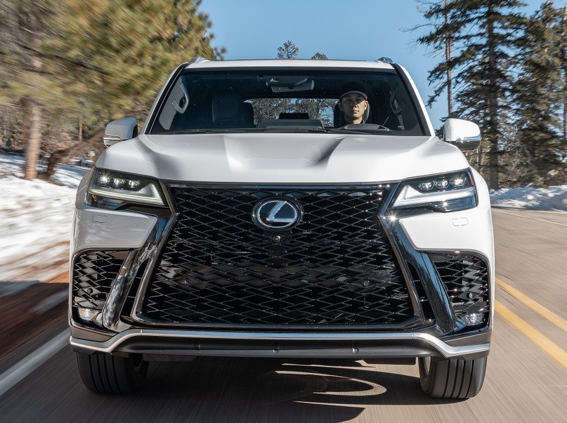 Lưới tản nhiệt của Lexus LX 600 F SPORT 2022