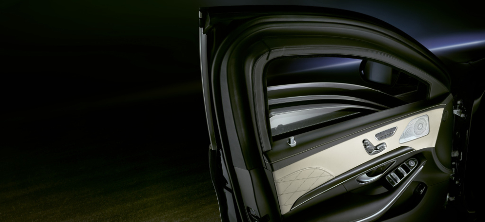 Kính cửa sổ của Mercedes-Maybach S 650 Guard VR10 dày 101 mm Kính cửa sổ của Mercedes-Maybach S 650 Guard VR10 dày 101 mm