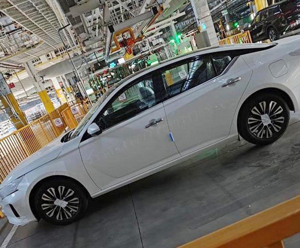 Nissan Teana 2023 lộ diện trong nh&agrave; m&aacute;y, chuẩn bị cạnh tranh Honda Accord v&agrave; Toyota Camry