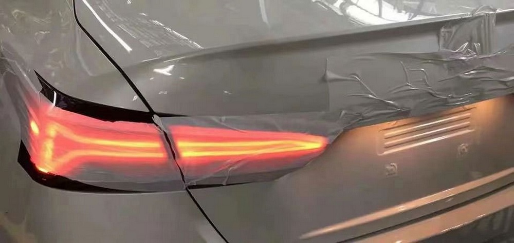 Đ&egrave;n hậu của Nissan Teana 2023 c&oacute; tạo h&igrave;nh mới b&ecirc;n trong