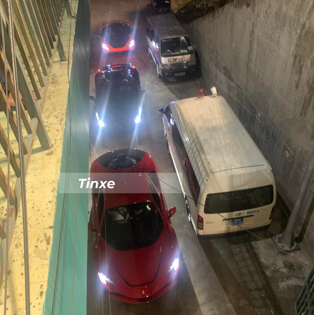 Dàn siêu xe còn lại bao gồm Ferrari SF90 Stradale, Ferrari 488 Spider và xếp cuối là McLaren 765LT Dàn siêu xe còn lại bao gồm Ferrari SF90 Stradale, Ferrari 488 Spider và xếp cuối là McLaren 765LT