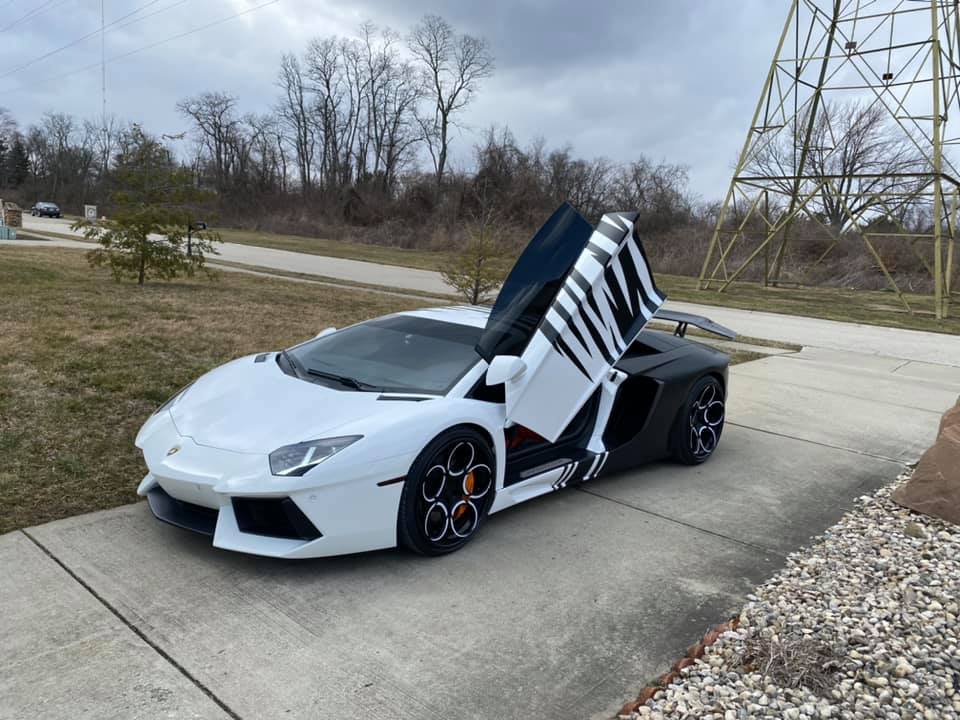 Bò sữa Lamborghini Aventador LP700-4 của dân chơi đặt mua 10 xe điện của VinFast Bò sữa Lamborghini Aventador LP700-4 của dân chơi đặt mua 10 xe điện của VinFast