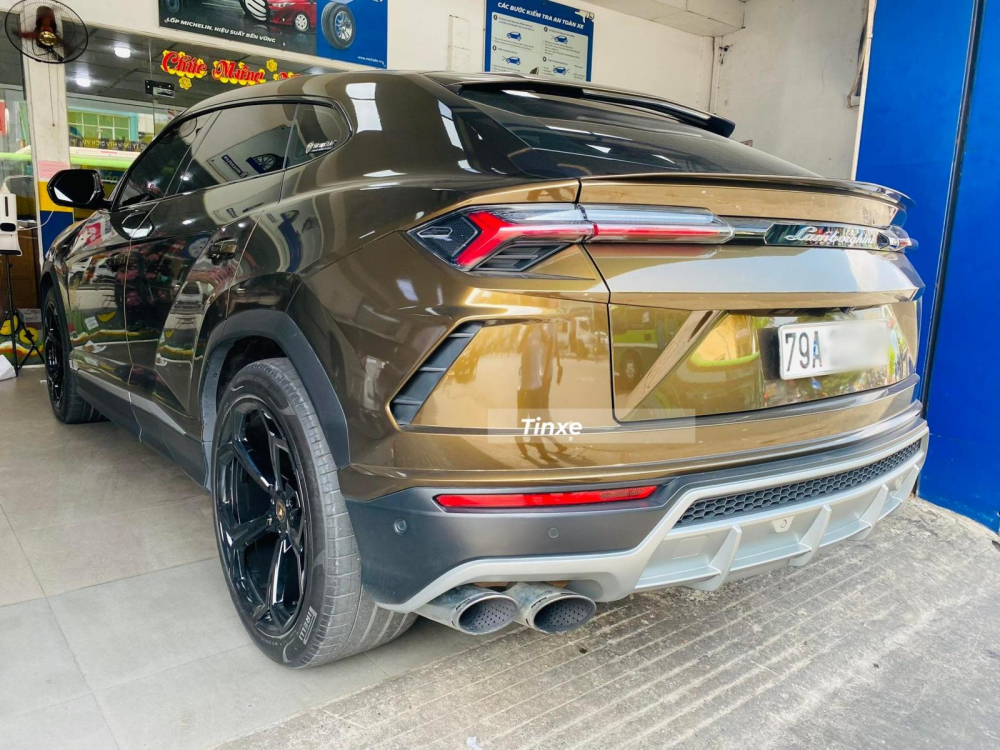 Chủ nh&acirc;n của xe Lamborghini Urus đang c&oacute; &yacute; định thả d&agrave;n khẩu ph&aacute;o mới v&agrave;o cho xe để mang đến tiếng thở ấn tượng hơn trước