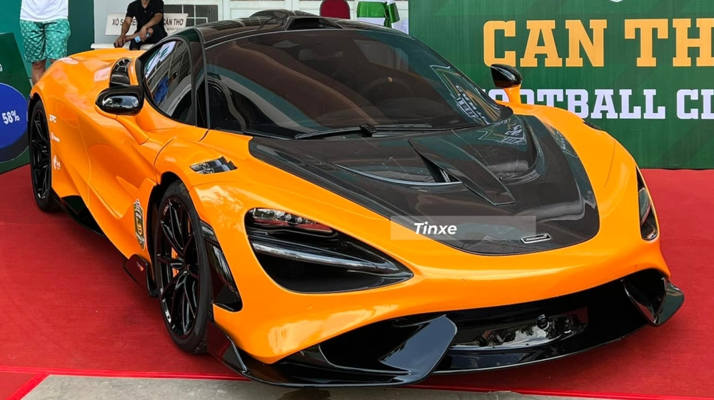 Xe đã được nâng cấp một số chi tiết carbon trong bản độ Novitec