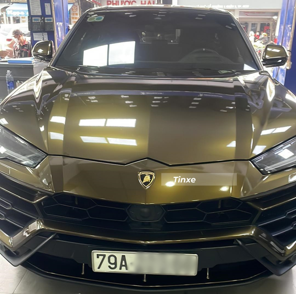 Thiết kế phần đầu xe Lamborghini Urus