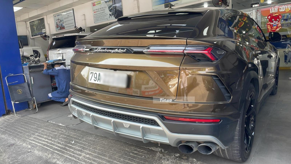 Nguy&ecirc;n bản xe c&oacute; m&agrave;u x&aacute;m nhưng mới được chủ nh&acirc;n mang v&agrave;o S&agrave;i th&agrave;nh thay &aacute;o