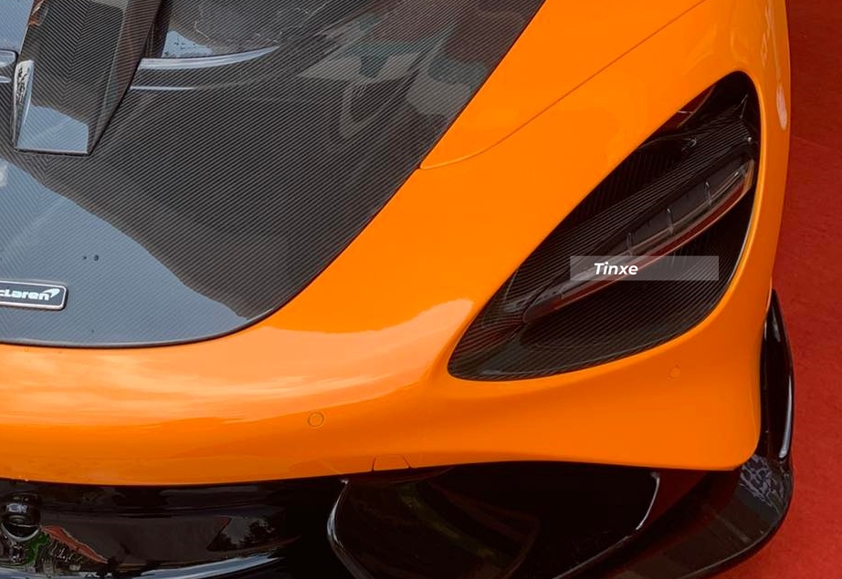 Những nâng cấp ở phần đầu xe McLaren 765LT bằng bản độ của Novitec như hốc gió đèn pha