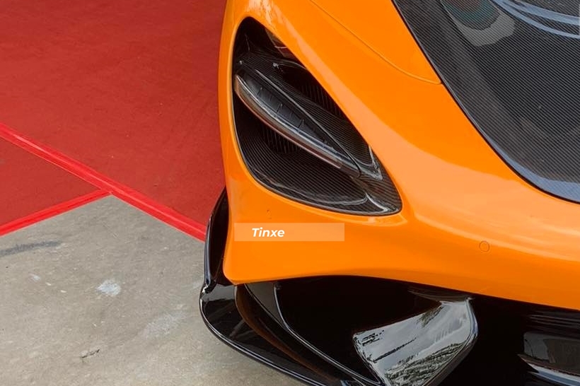 Những nâng cấp ở phần đầu xe McLaren 765LT bằng bản độ của Novitec như hốc gió đèn pha