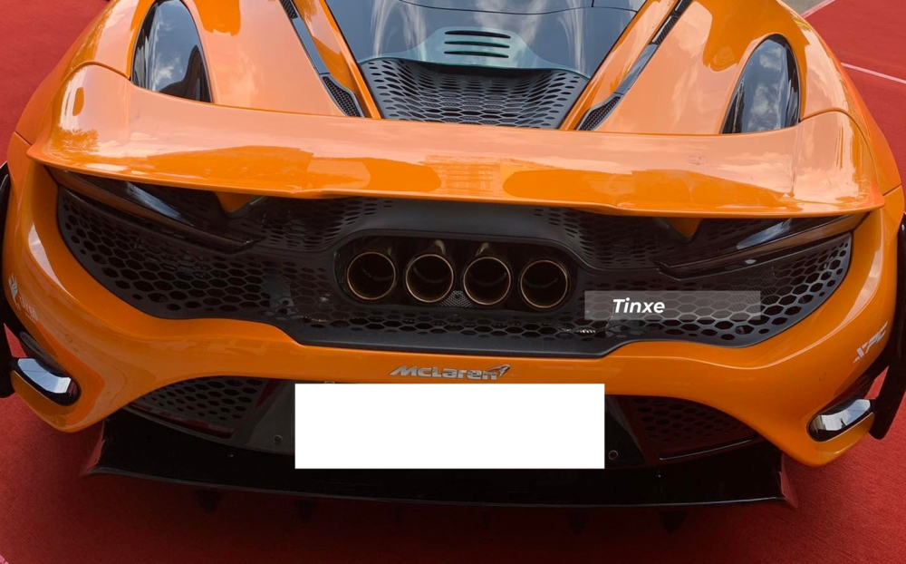 Và đây là 4 ống xả đã được lắp của hãng độ Novitec