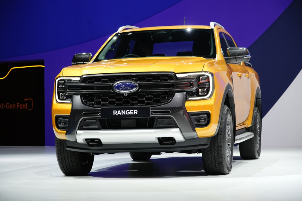 Ford Ranger 2022 sở hữu ngoại thất hầm hố hơn hẳn thế hệ cũ với nhiều đường nét thiết kế lấy cảm hứng từ Ford Maverick và F-150.