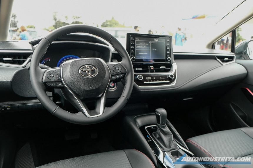 Nội thất bên trong Toyota Corolla Altis GR Sport 2022
