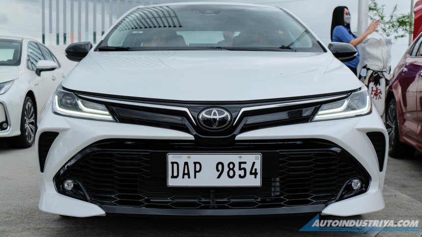 Cận cảnh thiết kế đầu xe của Toyota Corolla Altis GR Sport 2022