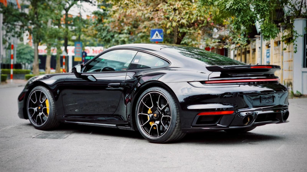 Cận cảnh nhan sắc Porsche 911 Turbo 992 đầu tiên về nước của ông Đặng Lê Nguyên Vũ, giá hơn 15 tỷ đồng