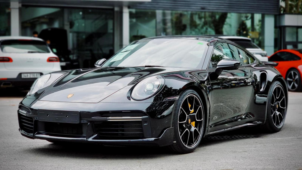 Chiếc xe Porsche 911 Turbo thế hệ 992 này có đồ chơi tùy chọn hơn 2 tỷ đồng