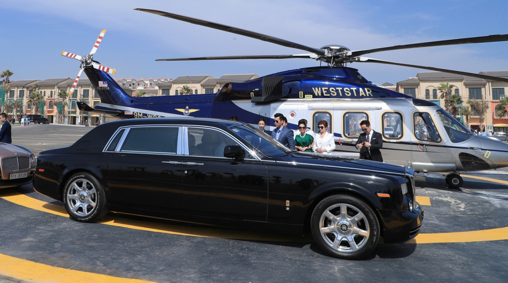 Rolls-Royce Phantom c&oacute; gi&aacute; tr&ecirc;n 50 tỷ đồng d&agrave;nh cho thế hệ mới, c&ograve;n những xe thuộc thế hệ thứ 7 đ&atilde; qua sử dụng từ 12 tỷ đồng