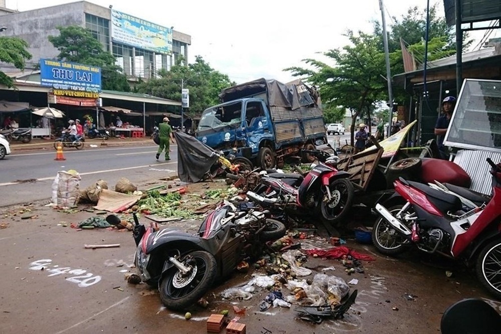 Xe m&aacute;y g&acirc;y tai nạn v&agrave; bỏ trốn sẽ bị phạt tiền từ 6 - 8 triệu đồng, tước quyền sử dụng GPLX.