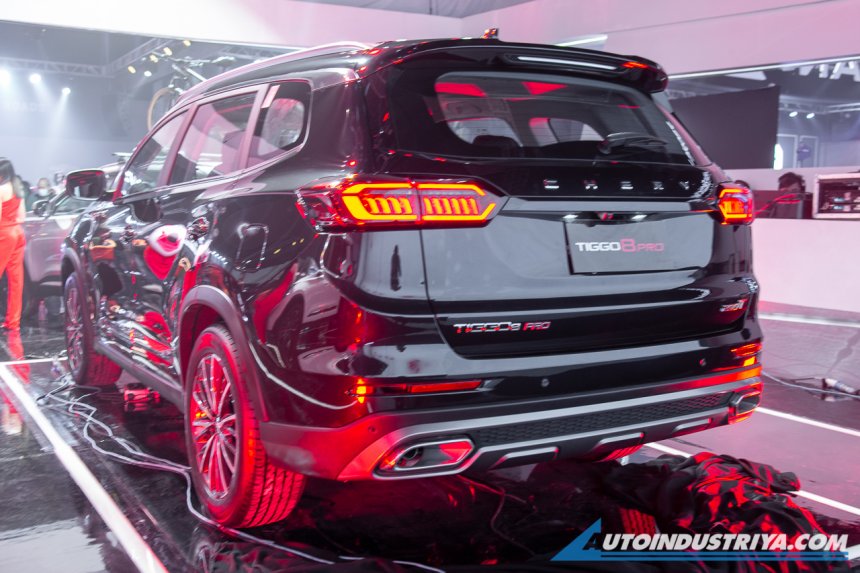 Chery Tiggo 8 Pro nh&igrave;n từ ph&iacute;a sau