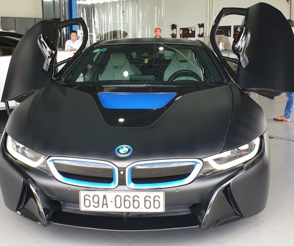 Đây là màu sơn nguyên bản của xe BMW i8 biển tứ quý 6 ở Cà Mau Đây là màu sơn nguyên bản của xe BMW i8 biển tứ quý 6 ở Cà Mau