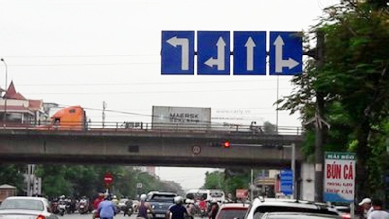 Biển R.411 chỉ c&oacute; hiệu lực phạt khi đi k&egrave;m vạch kẻ đường.