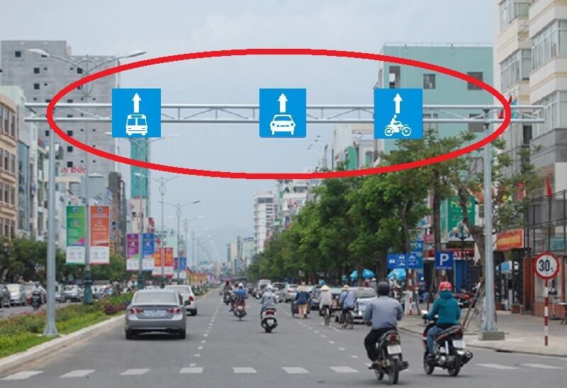 biển b&aacute;o R.412 (a,b,c,d,e,f,g,h) b&aacute;o hiệu cho người tham gia giao th&ocirc;ng biết c&oacute; l&agrave;n đường d&agrave;nh ri&ecirc;ng cho từng loại xe nhoặc nh&oacute;m xe ri&ecirc;ng bi&ecirc;̣t