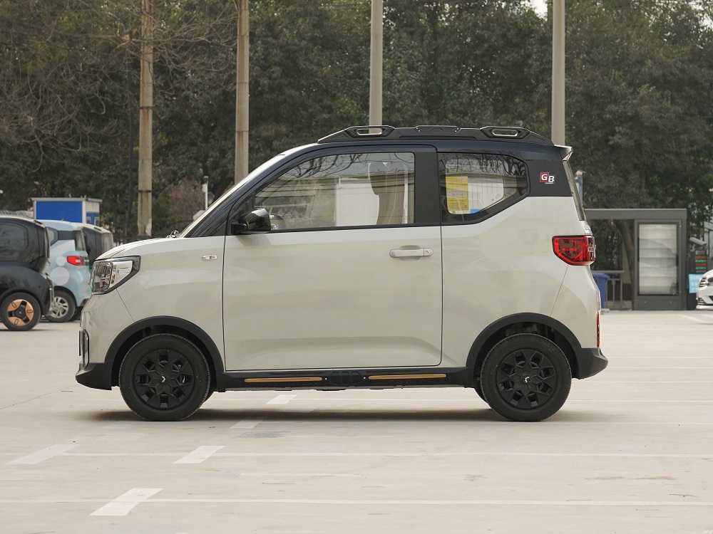 Wuling Hongguang Mini EV Gameboy 2022 có kích thước lớn hơn các phiên bản còn lại của dòng ô tô điện này Wuling Hongguang Mini EV Gameboy 2022 có kích thước lớn hơn các phiên bản còn lại của dòng ô tô điện này