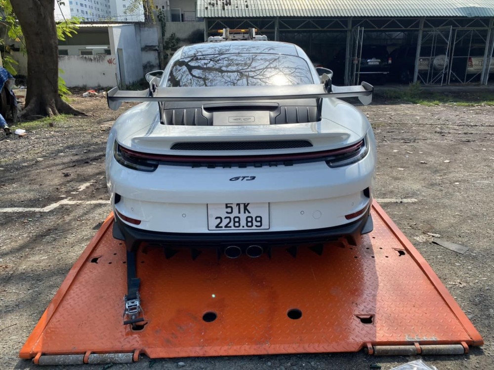Porsche 911 GT3 992 của đại gia Đặng L&ecirc; Nguy&ecirc;n Vũ đ&atilde; c&oacute; biển số
