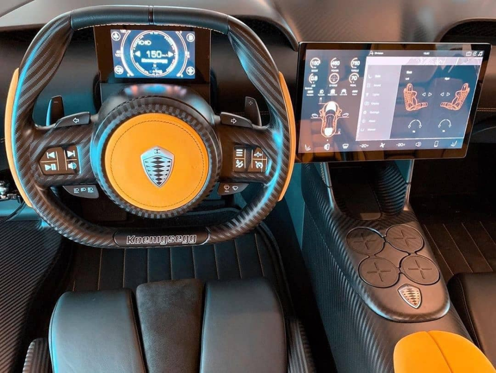 Toàn bộ khoang lái xe Koenigsegg Gemera 4 chỗ ngồi Toàn bộ khoang lái xe Koenigsegg Gemera 4 chỗ ngồi