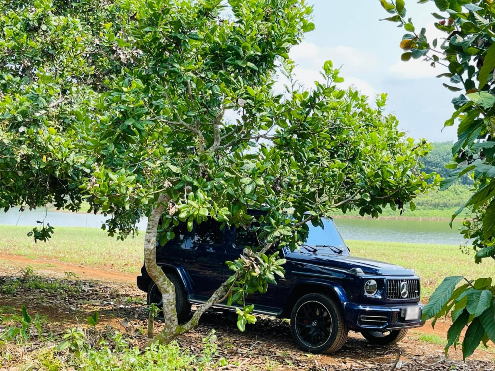 Chiếc xe Mercedes-AMG G63 mới được chủ nh&acirc;n mang đi phượt để thăm rẫy của m&igrave;nh